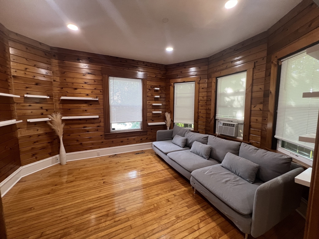 7 Gloucester Road Worcester, MA 01607 - Photo 11 of 37