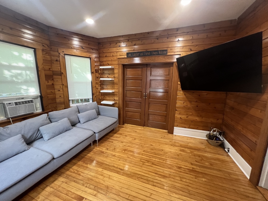 7 Gloucester Road Worcester, MA 01607 - Photo 12 of 37