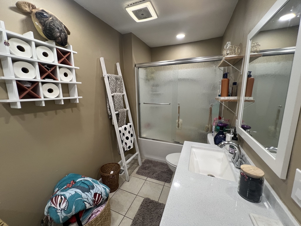 7 Gloucester Road Worcester, MA 01607 - Photo 13 of 37