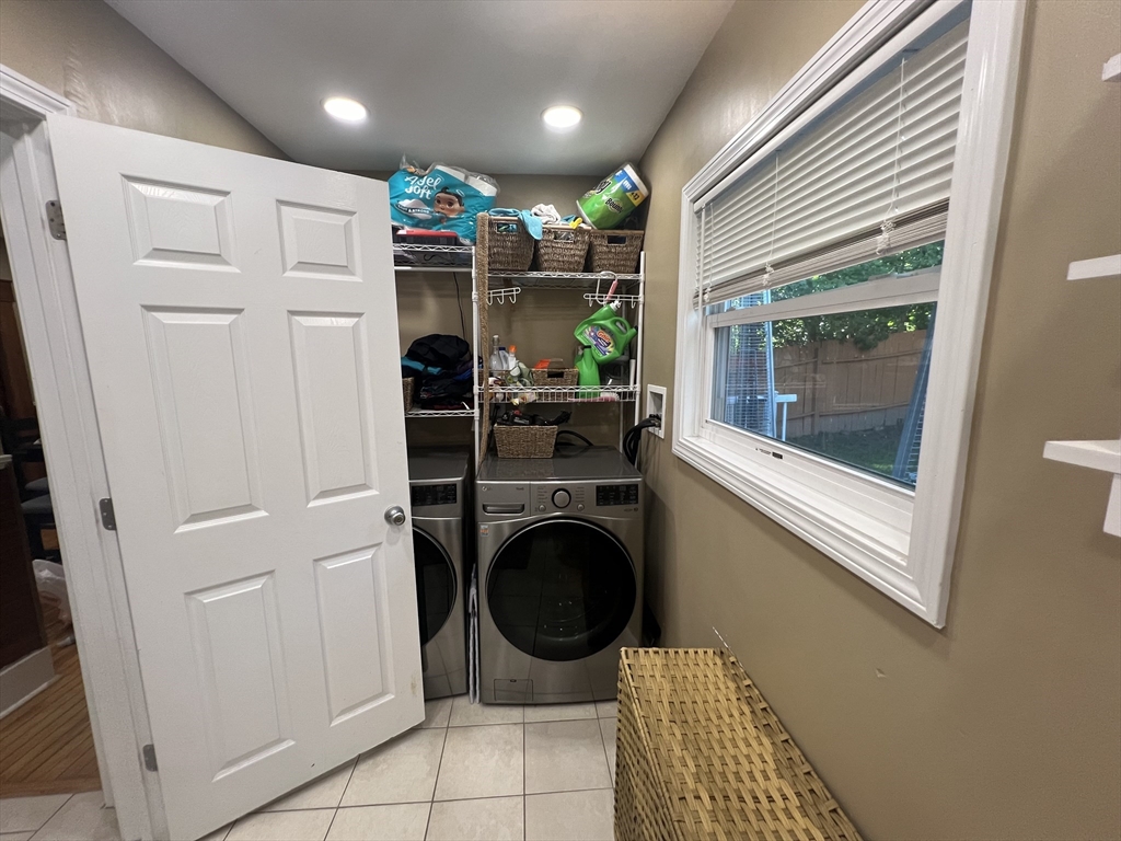 7 Gloucester Road Worcester, MA 01607 - Photo 14 of 37