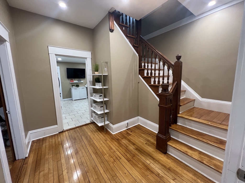 7 Gloucester Road Worcester, MA 01607 - Photo 15 of 37