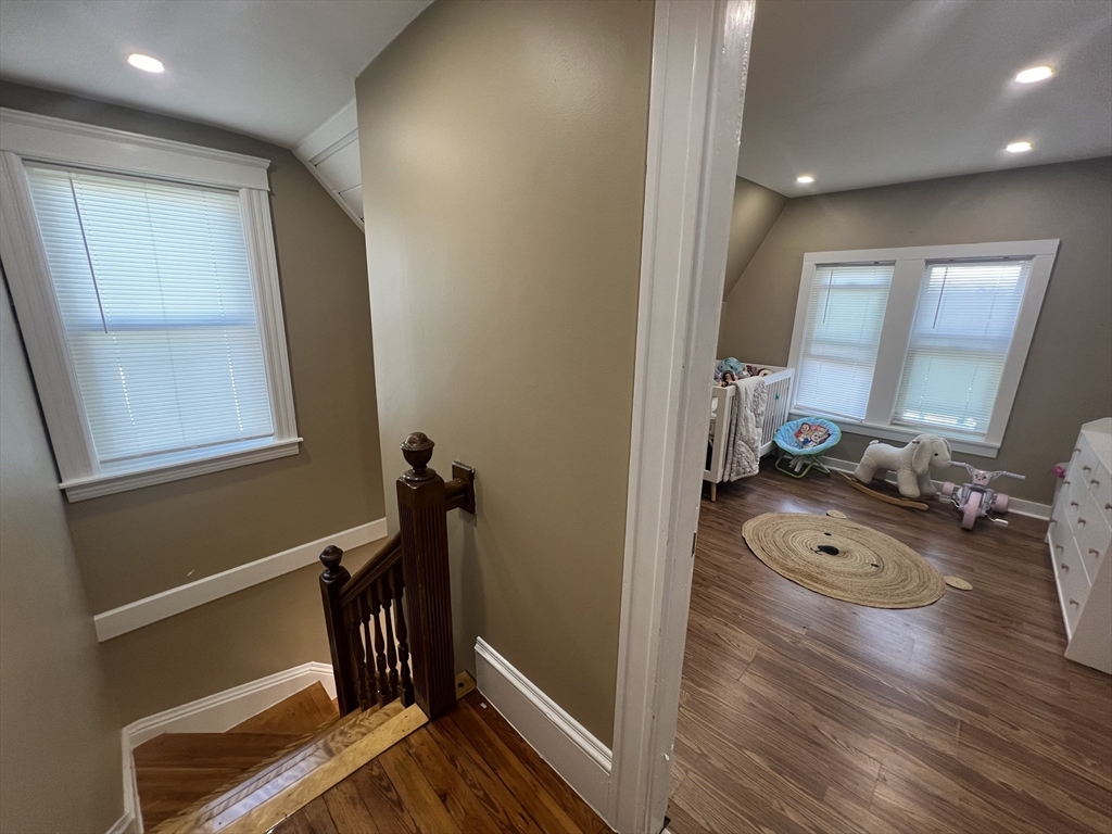 7 Gloucester Road Worcester, MA 01607 - Photo 18 of 37