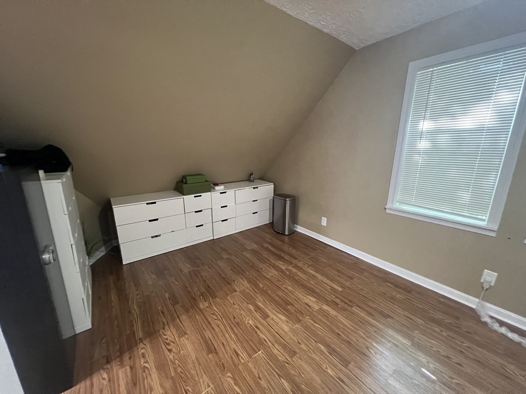 7 Gloucester Road Worcester, MA 01607 - Photo 25 of 37