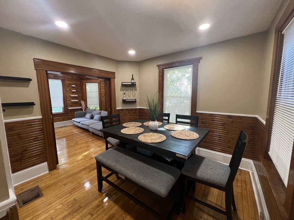 7 Gloucester Road Worcester, MA 01607 - Photo 7 of 37