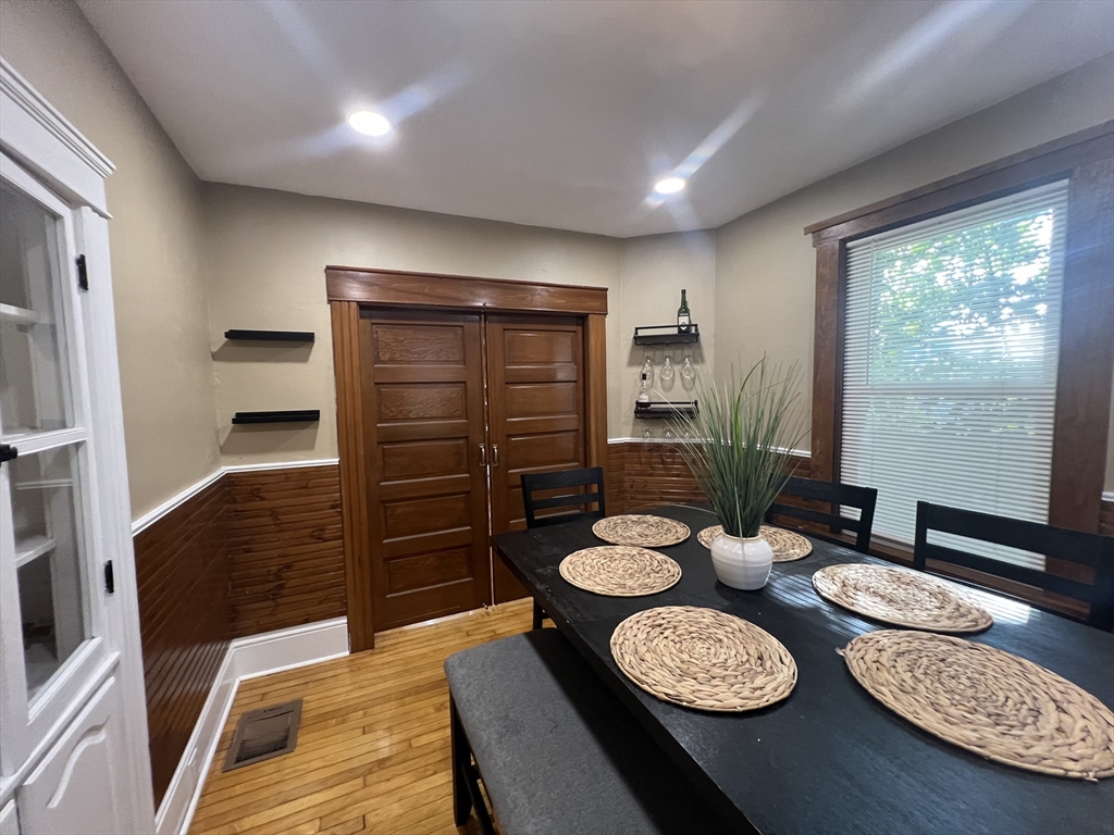 7 Gloucester Road Worcester, MA 01607 - Photo 9 of 37