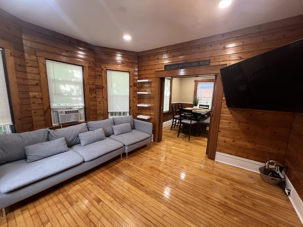 7 Gloucester Road Worcester, MA 01607 - Photo 10 of 37