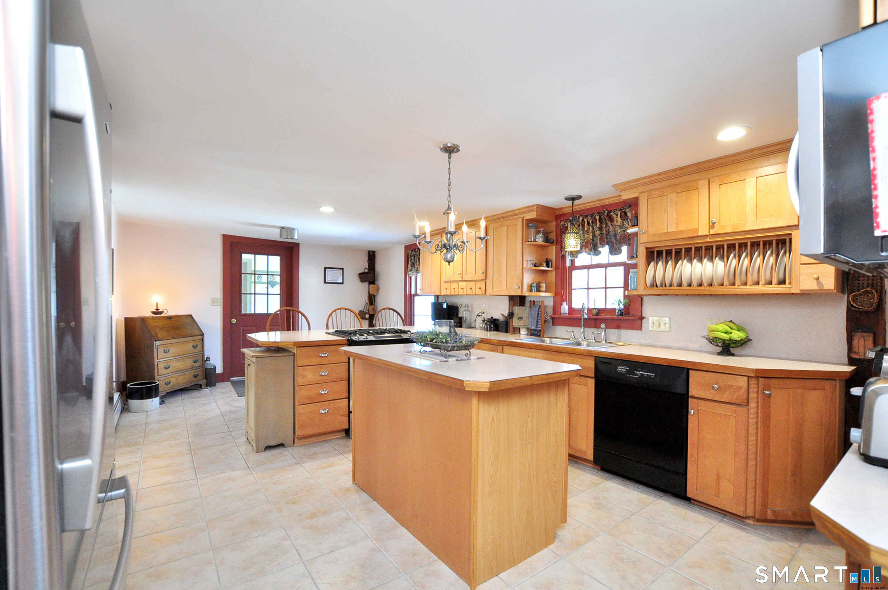 537 Center Street Manchester, CT 06040 - Photo 13 of 40