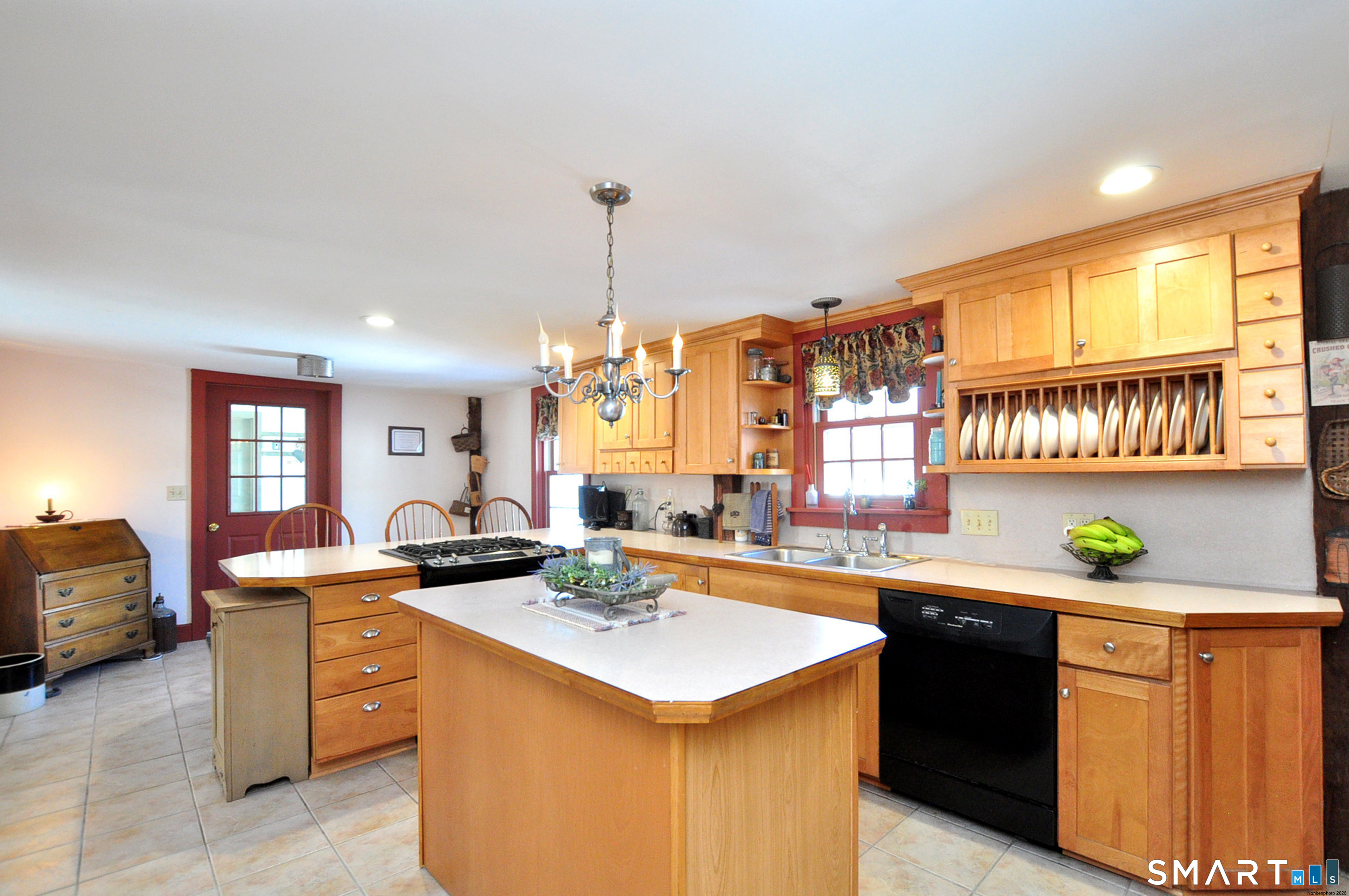 537 Center Street Manchester, CT 06040 - Photo 14 of 40