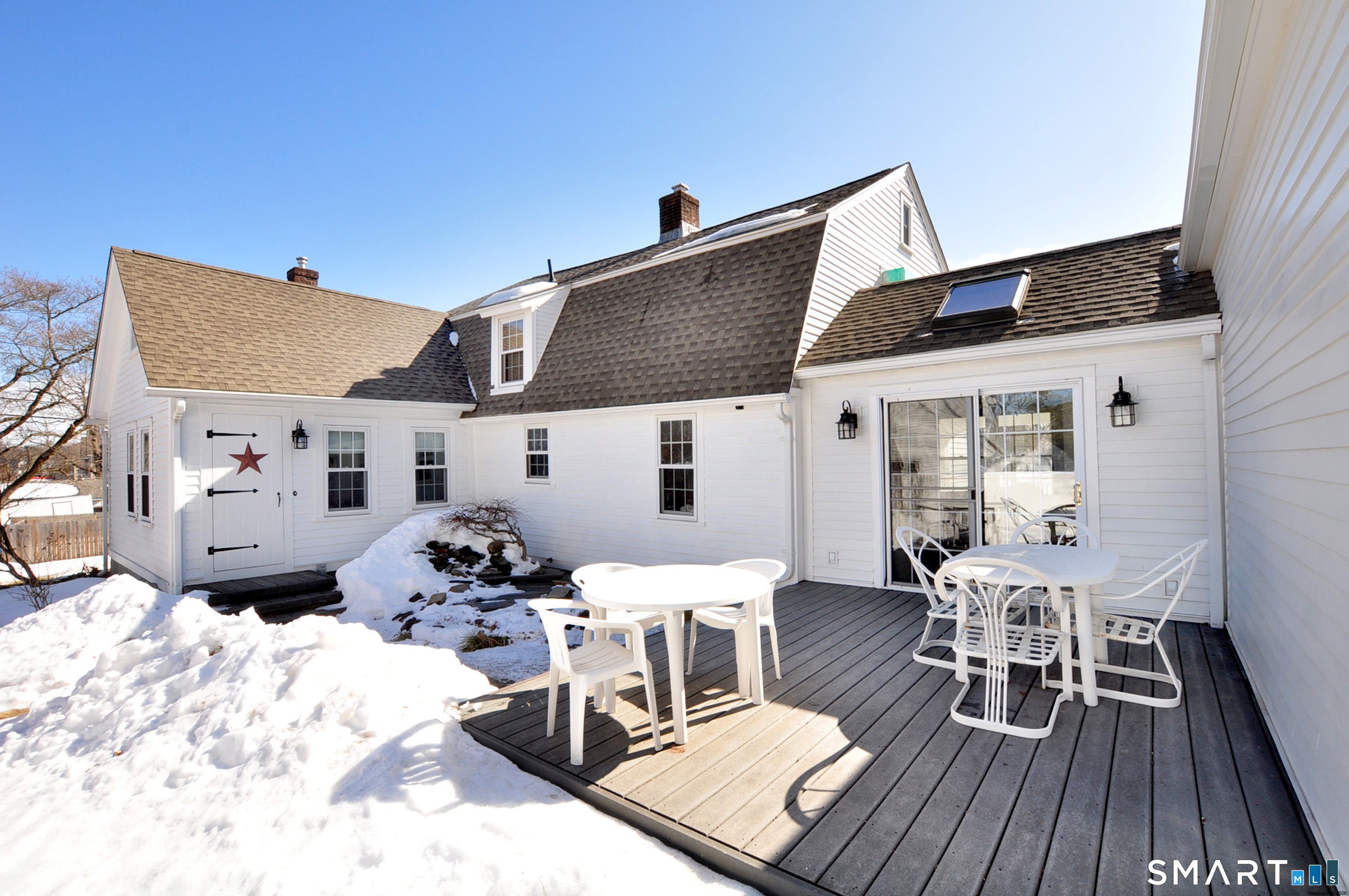 537 Center Street Manchester, CT 06040 - Photo 5 of 40