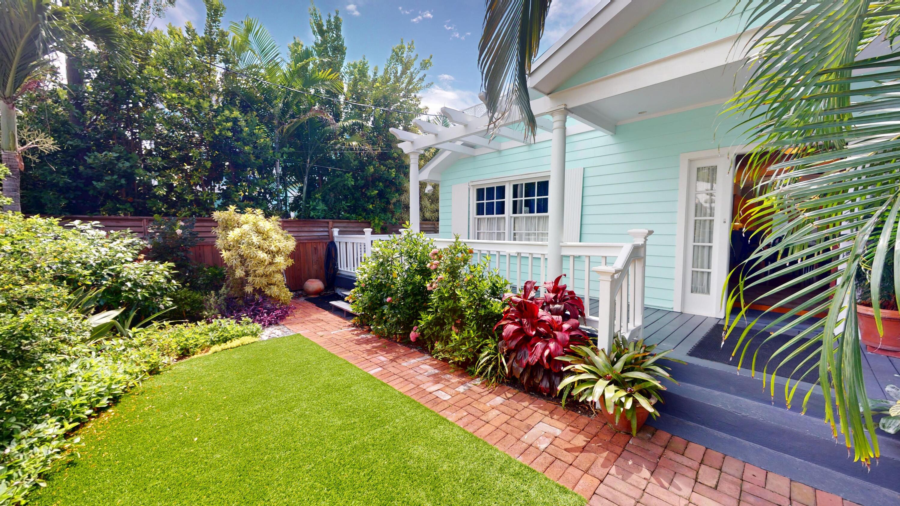 1022 Washington Street Key West, FL 33040 - Photo 2 of 23 Yard 2