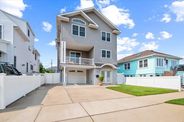 $1,565,000 | 545 East Fulton Street, Long Beach, NY 11561