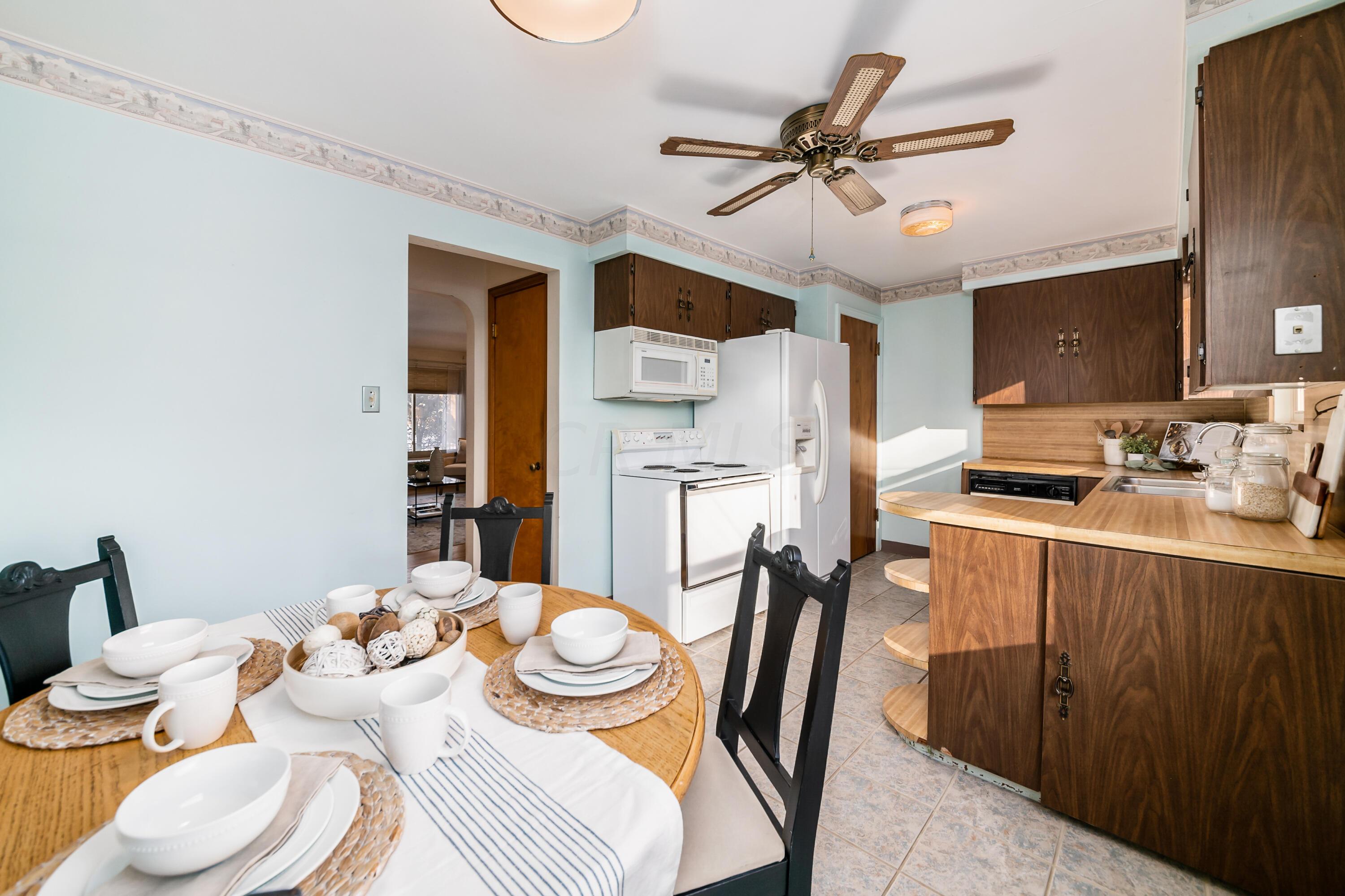 381 Garden Road Columbus, OH 43214 - Photo 21 of 40 381 Garden eating space and kitchen 1