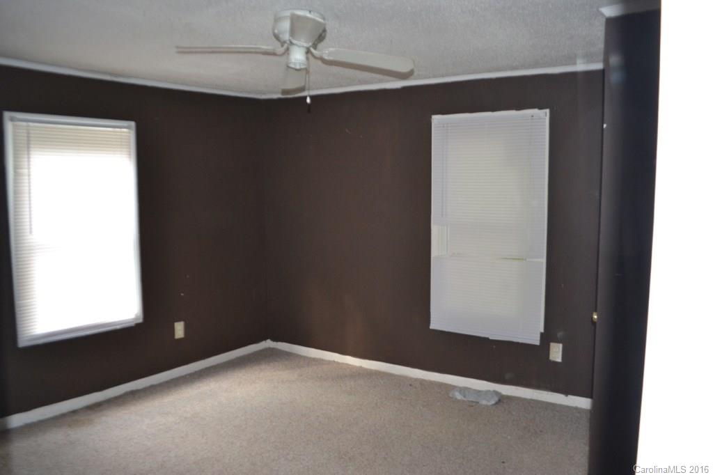 627 Queens Road Gastonia, NC 28052 - Photo 4 of 6 Gallery Image 4