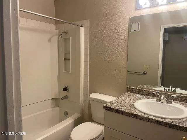 a view of a back yard