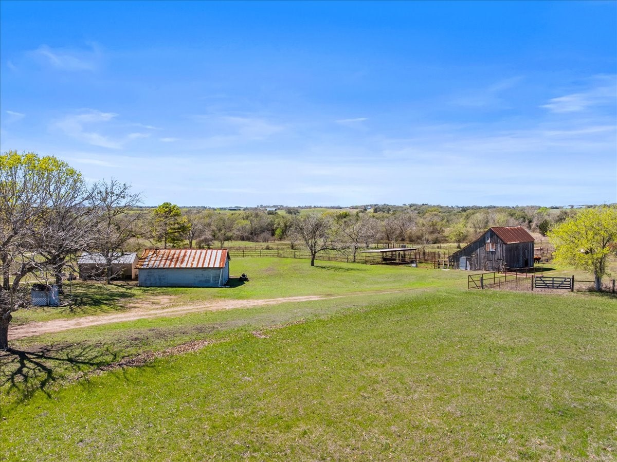 5079 Skull Creek Road Fayetteville, TX 78940 - Photo 4 of 15 a view of a city