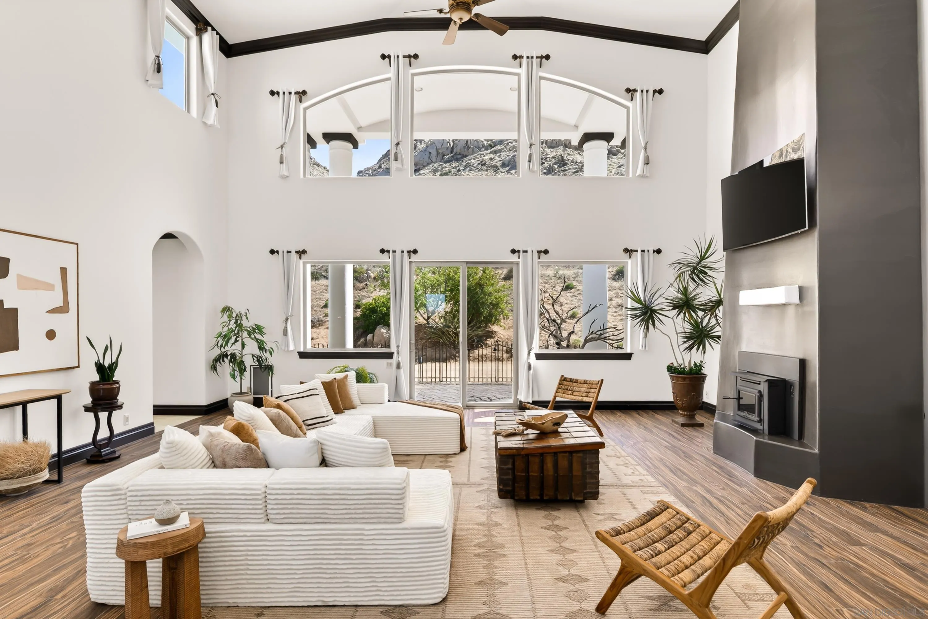 8022 Wesley Road Joshua Tree, CA 92252 - Photo 5 of 69 a living room with furniture