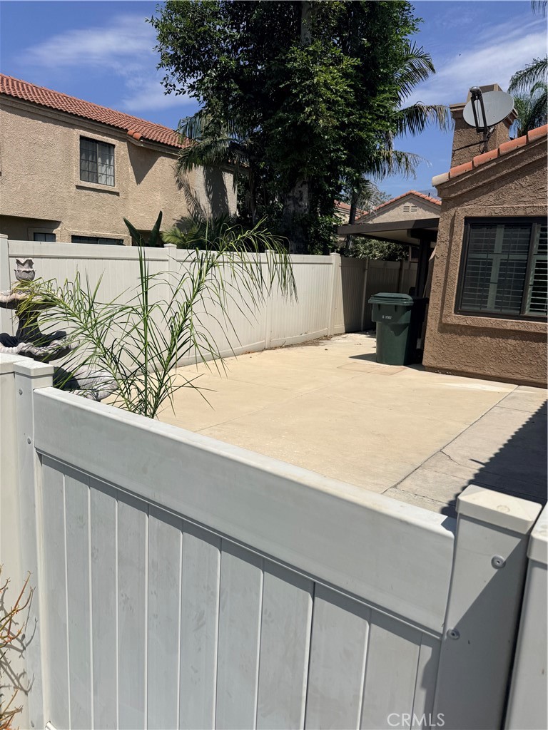 10260 Santa Rosa Court Rancho Cucamonga, CA 91730 - Photo 2 of 16 Enclosed front yard