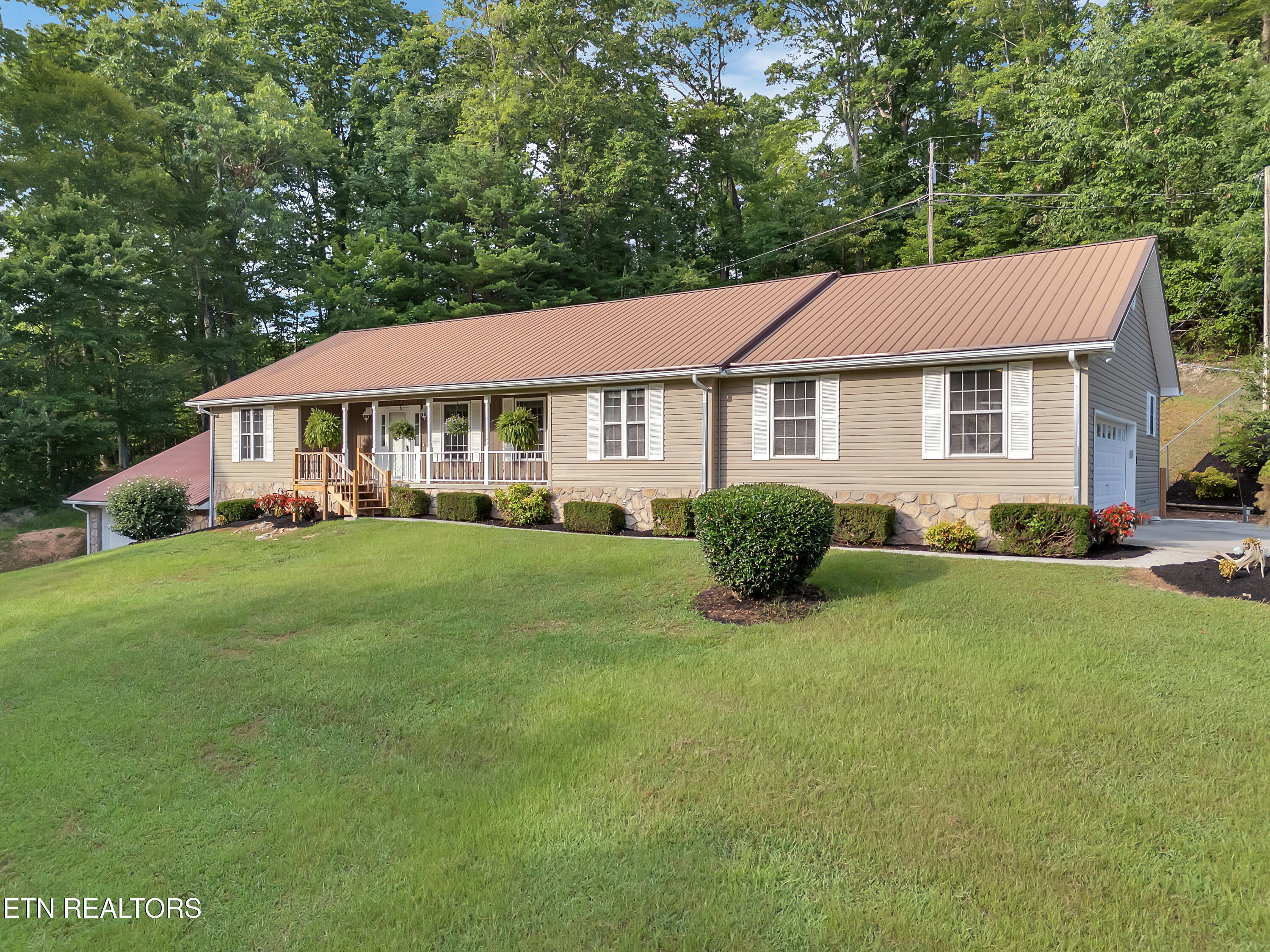 290 Whitaker Hollow Road Rocky Top, TN 37769 - Photo 3 of 51 2_02