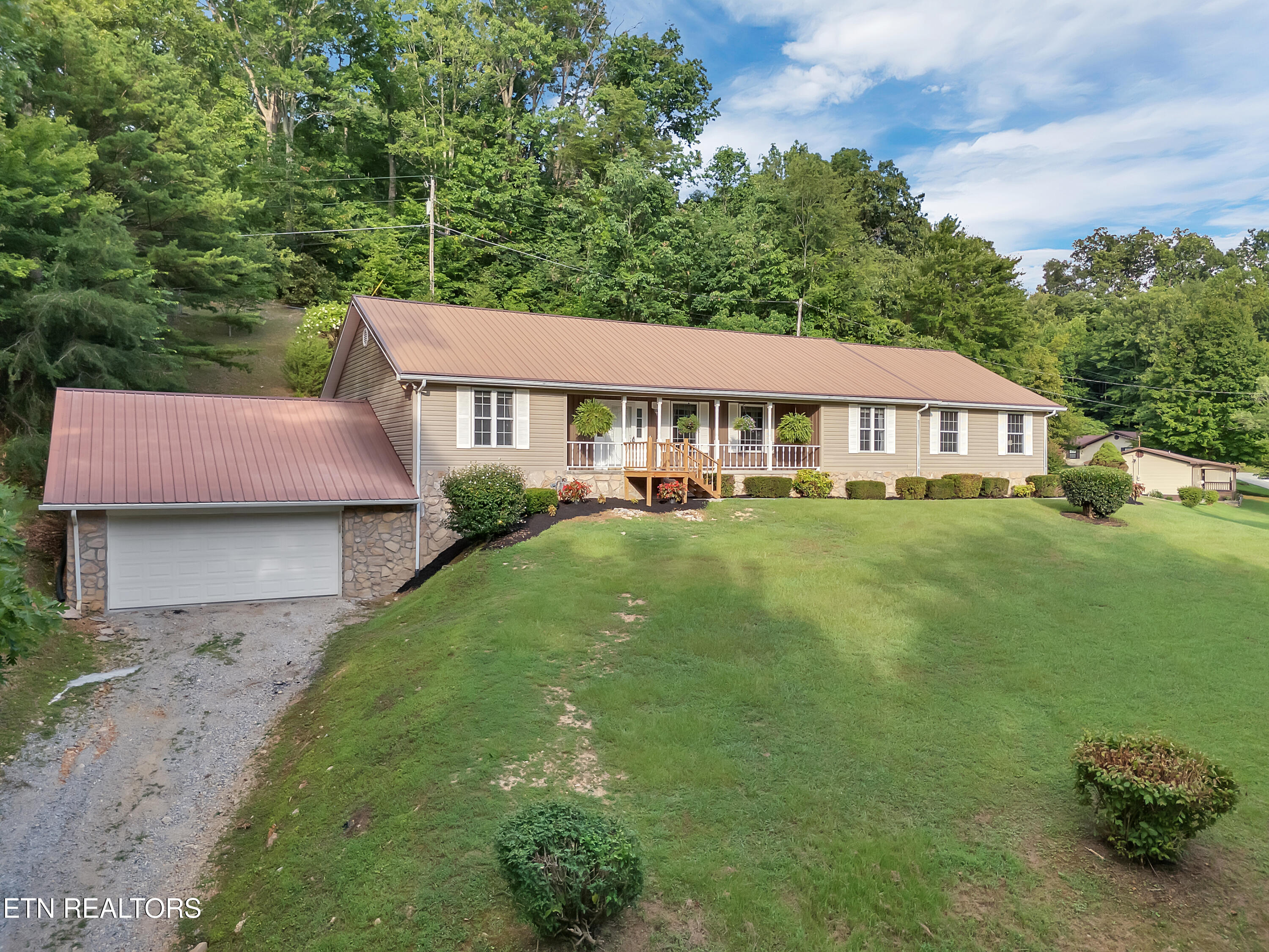 290 Whitaker Hollow Road Rocky Top, TN 37769 - Photo 4 of 51 4_04