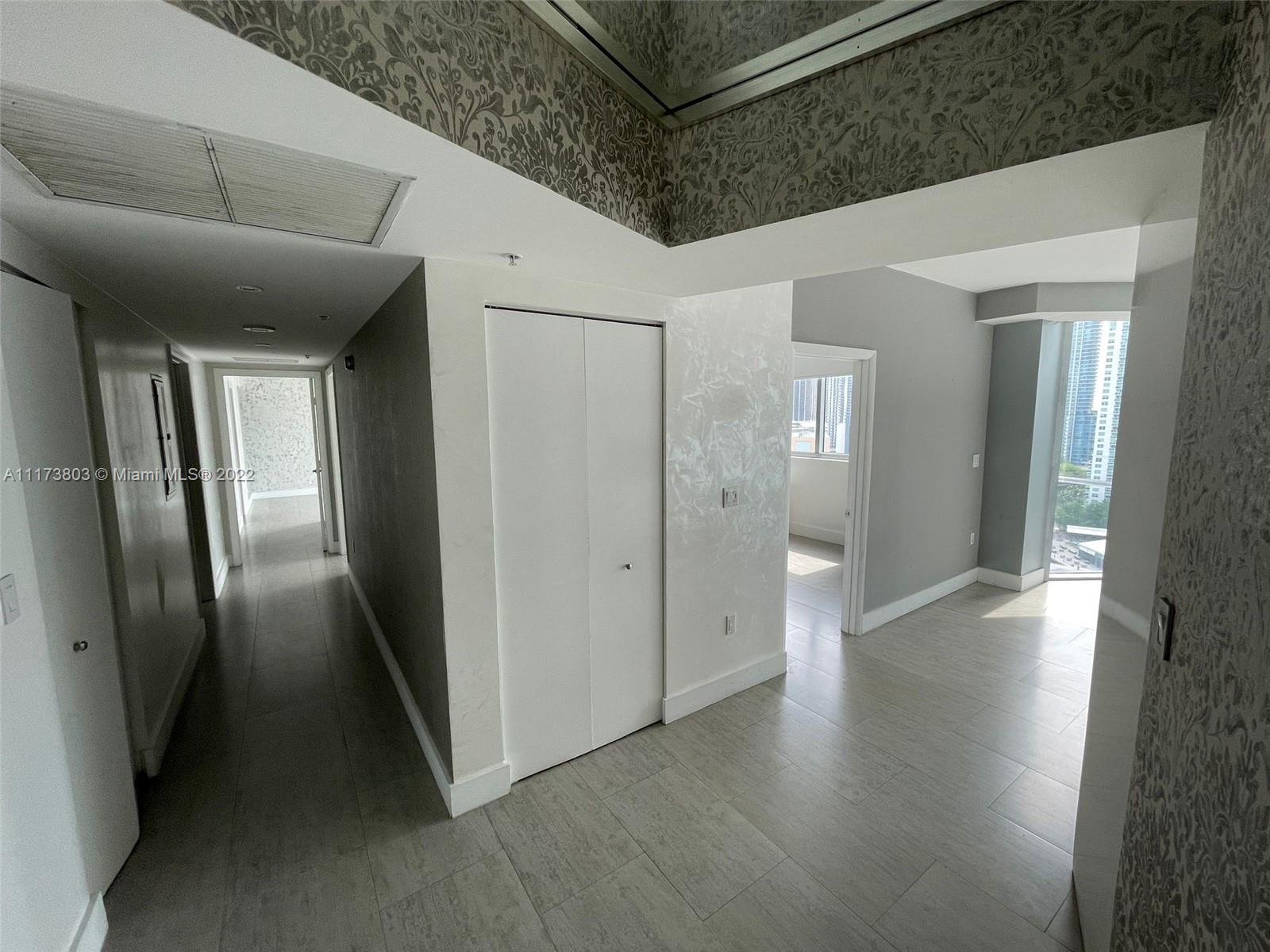 92 Southwest 3rd Street, Unit 1901 Miami, FL 33130 - Photo 4 of 37