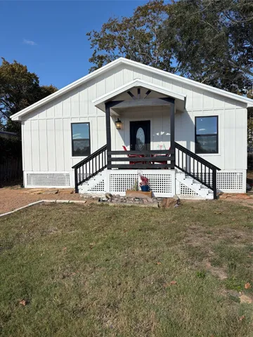 $298,000 | 626 Front Street, New Ulm, TX 78950