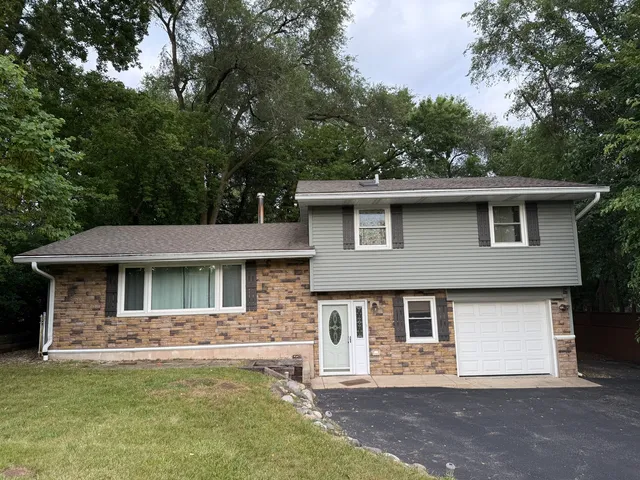 $279,900 | 26307 West Grass Lake Road, Antioch, IL 60002