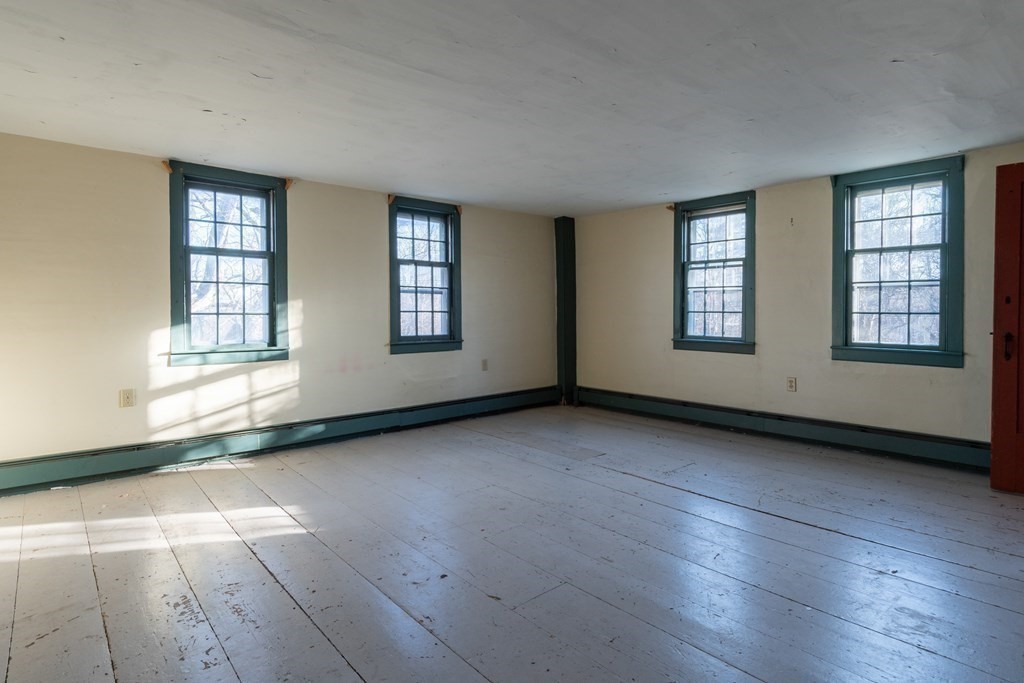 239 South Row Road Townsend, MA 01469 - Photo 18 of 34