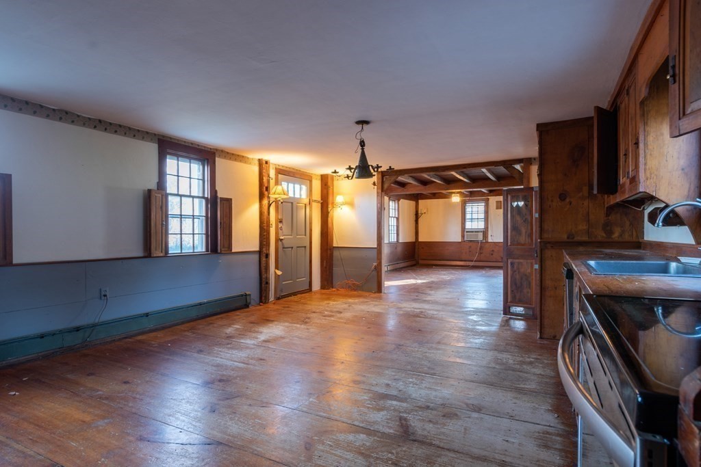 239 South Row Road Townsend, MA 01469 - Photo 8 of 34