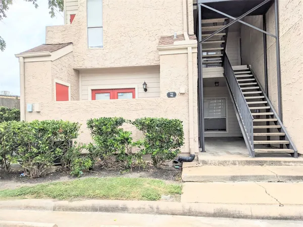$875 | 10855 Meadowglen Lane, Unit 702, Houston, TX 77042