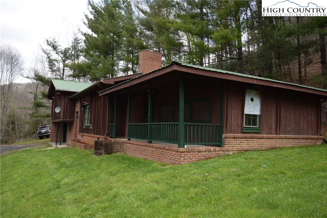 544 Fees Branch Road Lansing, NC 28643 - Photo 2 of 29
