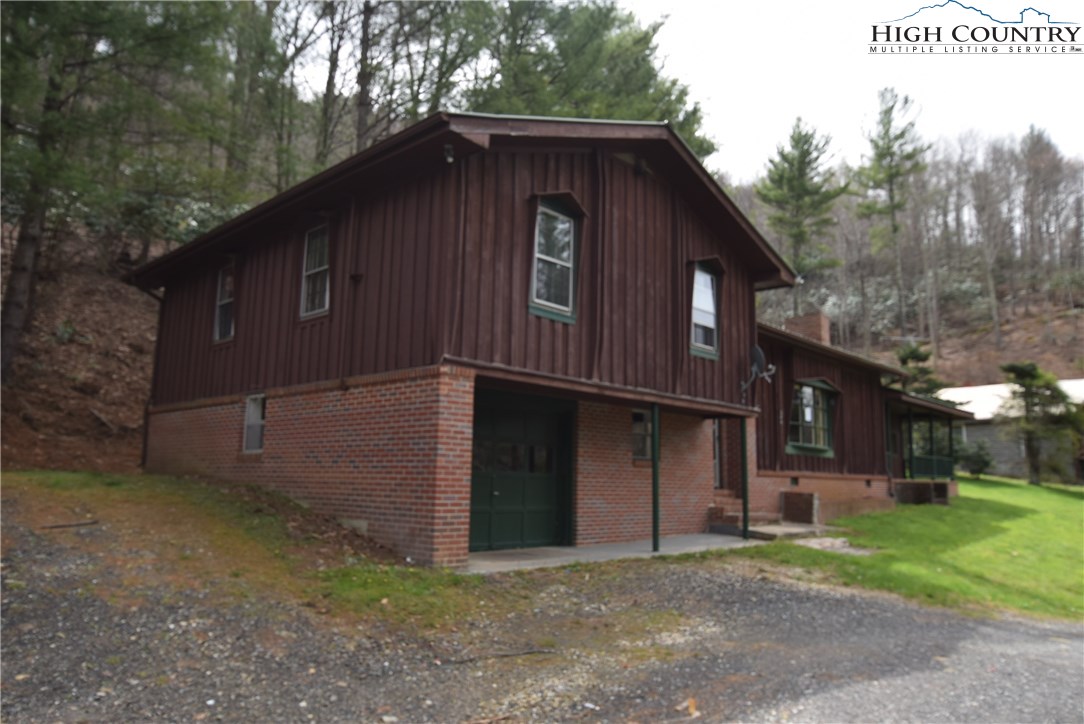 544 Fees Branch Road Lansing, NC 28643 - Photo 3 of 29