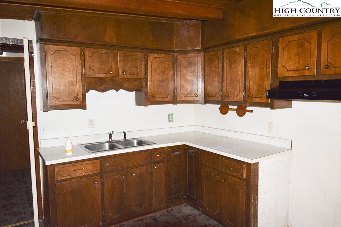 544 Fees Branch Road Lansing, NC 28643 - Photo 7 of 29