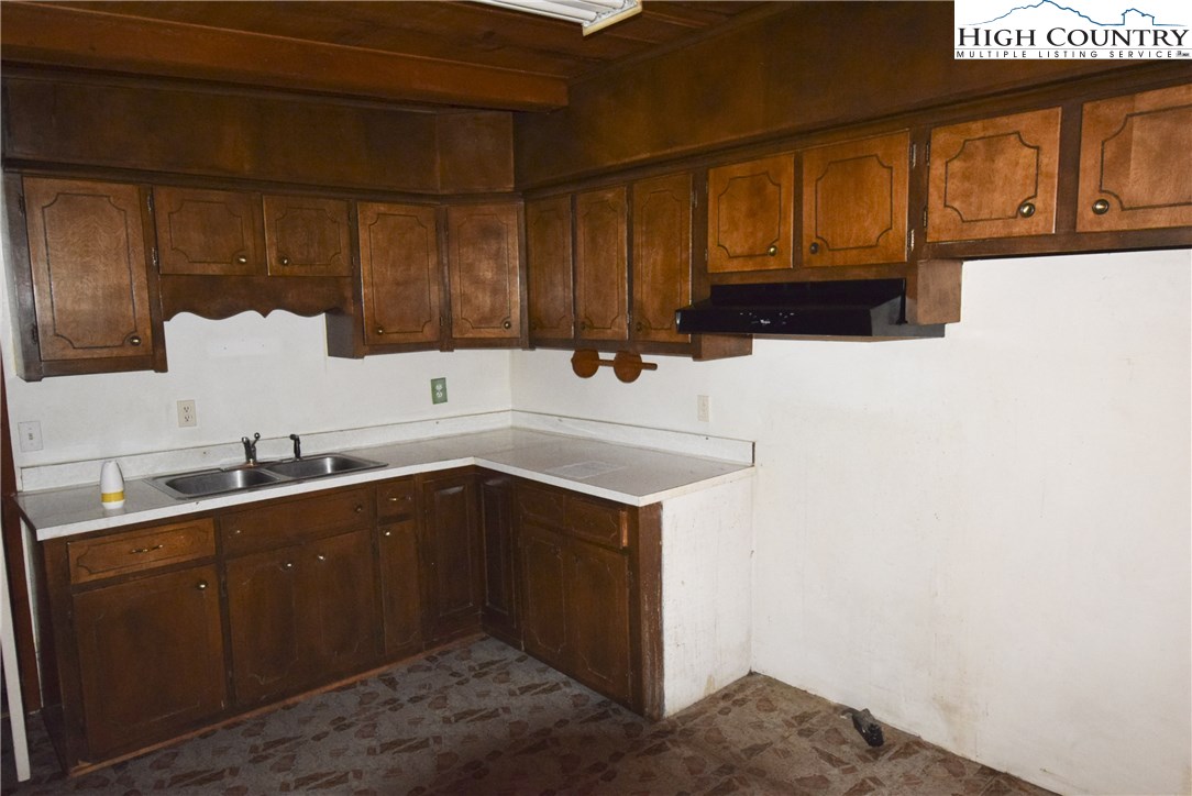 544 Fees Branch Road Lansing, NC 28643 - Photo 8 of 29