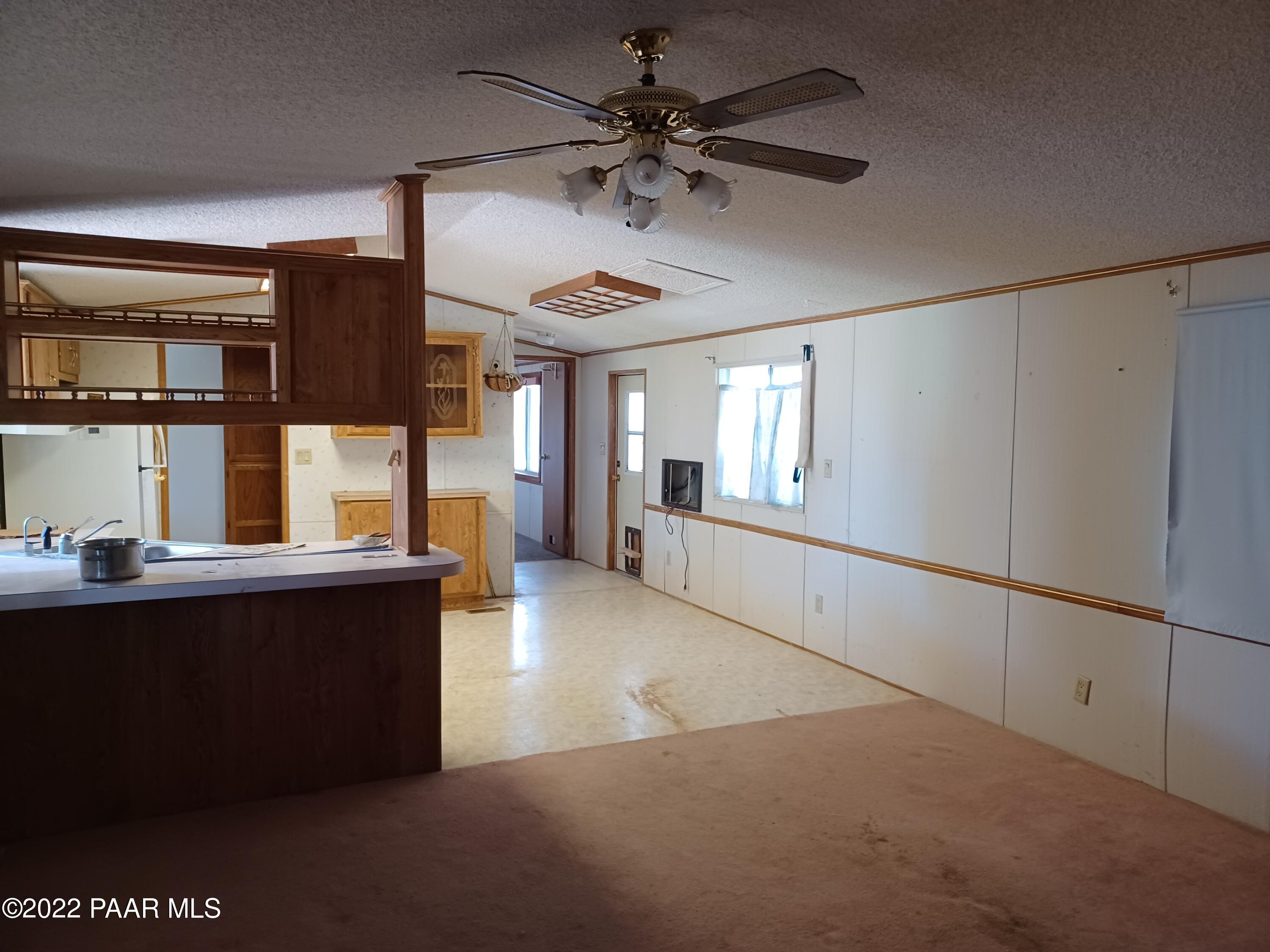17371 East Trails End Road, Unit 2 Mayer, AZ 86333 - Photo 3 of 10 Livingroom/kitchen