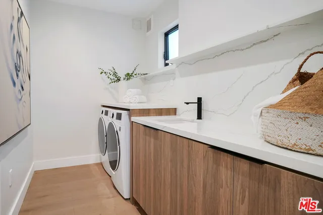 $8,500 | 2354 Riverside Drive, Los Angeles, CA 90039