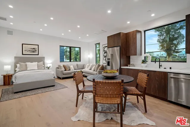 $8,500 | 2354 Riverside Drive, Los Angeles, CA 90039