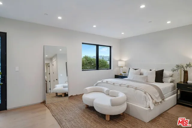 $8,500 | 2354 Riverside Drive, Los Angeles, CA 90039