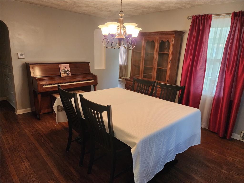 844 Rose Stop Road New Castle, PA 16101 - Photo 7 of 28 a dining room with furniture and window