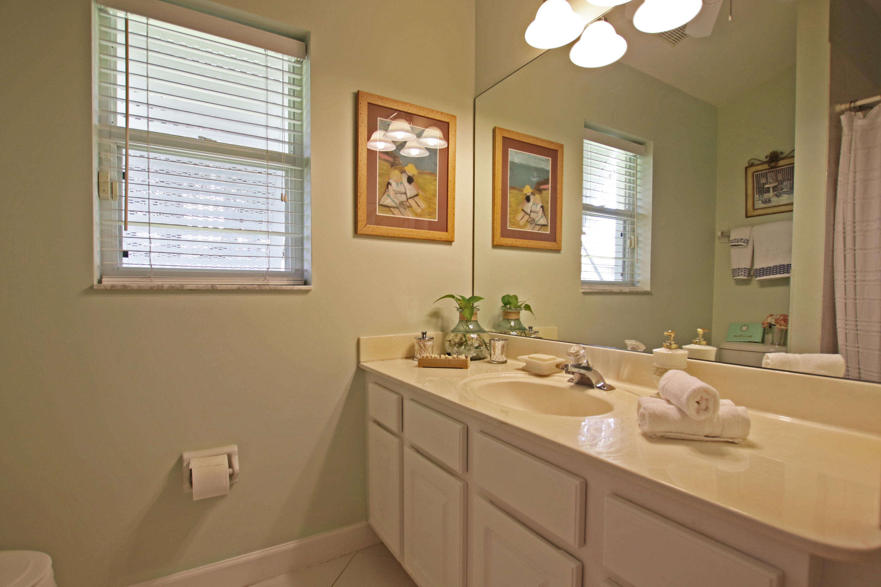 19017 Southeast Loxahatchee River Road Jupiter, FL 33458 - Photo 16 of 22 Bathroom 2 IMG_6356