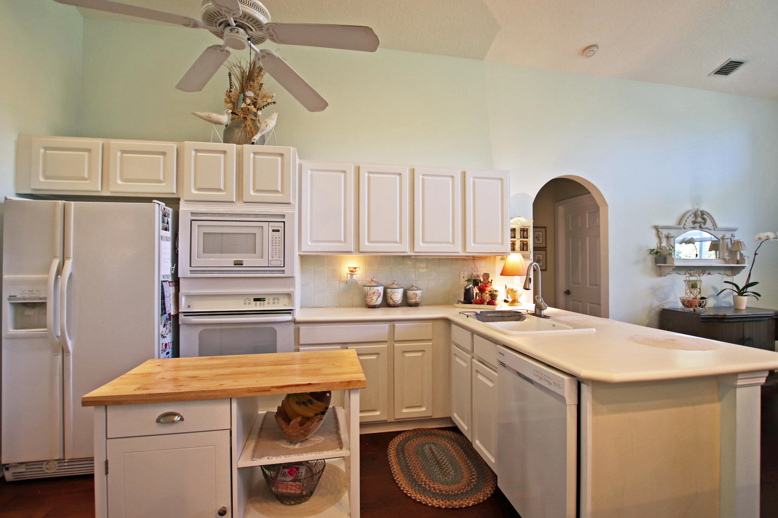 19017 Southeast Loxahatchee River Road Jupiter, FL 33458 - Photo 10 of 22 Kitchen IMG_6405