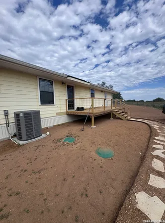 $2,200 | 899 Farm To Market 1346, La Vernia, TX 78121