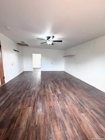 $2,200 | 899 Farm To Market 1346, La Vernia, TX 78121