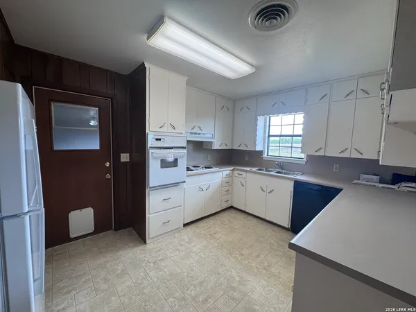 $2,200 | 899 Farm To Market 1346, La Vernia, TX 78121