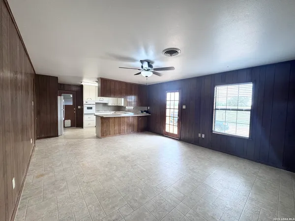 $2,200 | 899 Farm To Market 1346, La Vernia, TX 78121