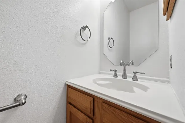 $252,500 | 1504 Creek Bank Lane, Arlington, TX 76014