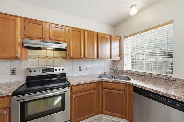 $252,500 | 1504 Creek Bank Lane, Arlington, TX 76014