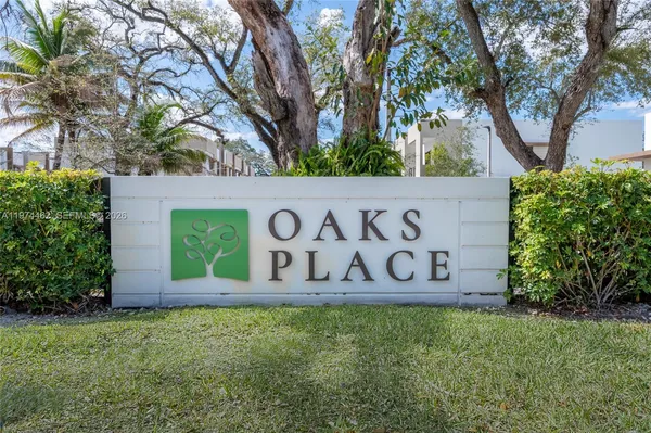 $570,000 | 5467 West Oak Way, Fort Lauderdale, FL 33314