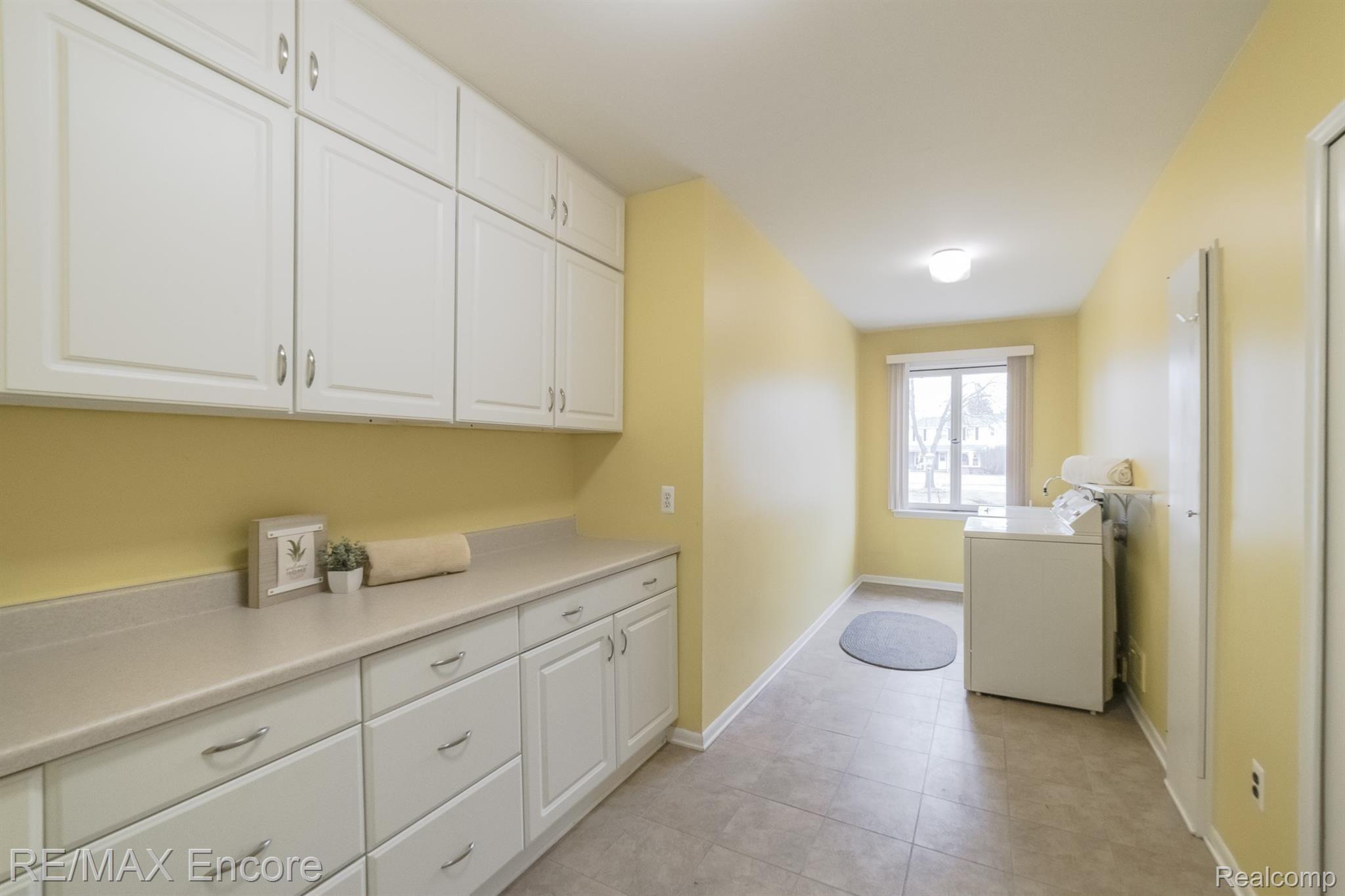 948 Spartan Court Rochester, MI 48309 - Photo 20 of 41 Massive first floor laundry with lots of cabinets for convenient first floor storage