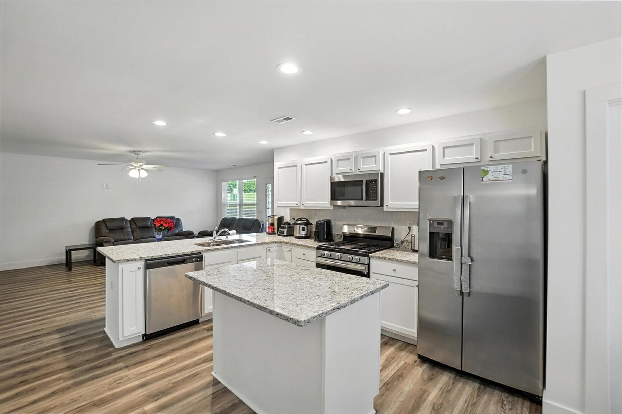 721 East McCreight Avenue Springfield, OH 45503 - Photo 7 of 28 Kitchen