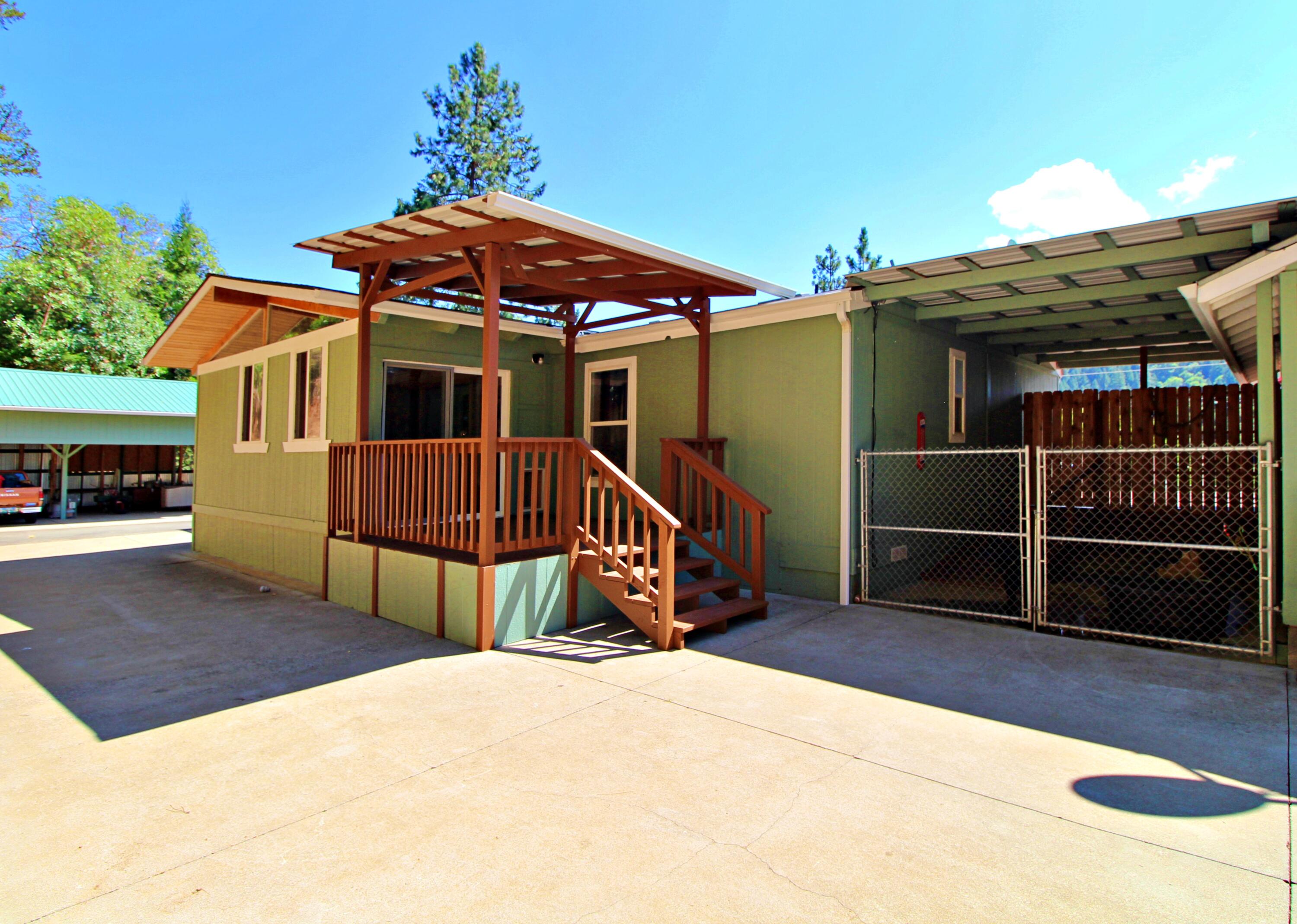 7732 North Applegate Road Grants Pass, OR 97527 - Photo 10 of 40 Front porch and breezeway